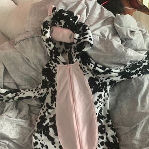 It has ears and tail and it’s long